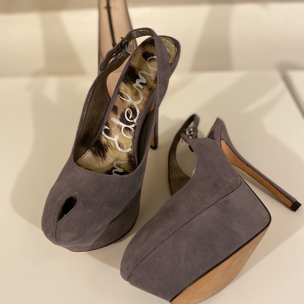 Grey heel pump faux suede 5”
